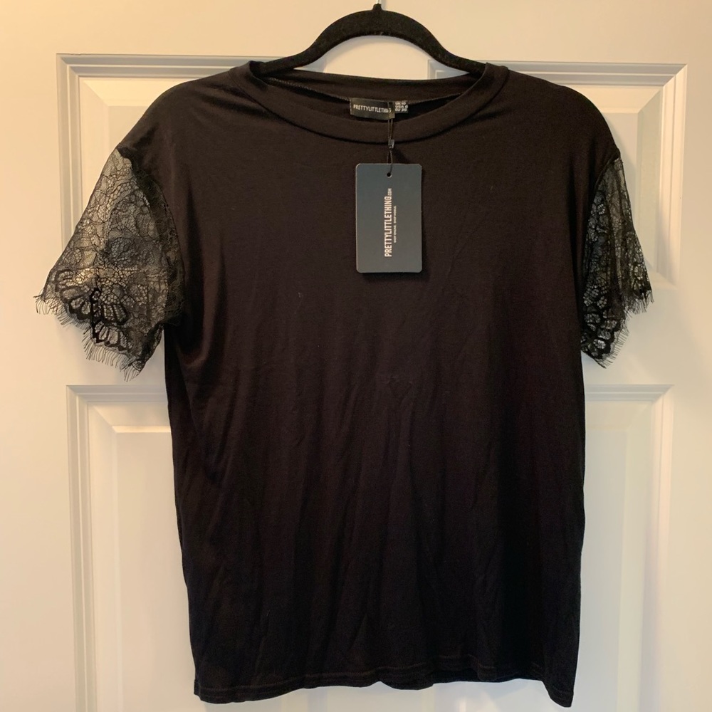 Black T-shirt with lace sleeve
